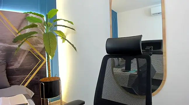 NathRossi online show from December 3, 2024, 6:49 pm