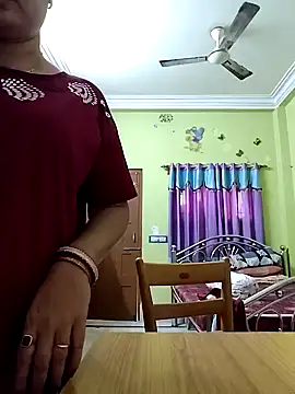 Snapshot of Royalgirl667 chatting on December 6, 2024, 4:47 am Royalgirl667 online show from December 6, 2024, 4:47 am