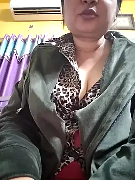 Snapshot of Royalgirl667 chatting on December 9, 2024, 4:37 pm Royalgirl667 online show from December 9, 2024, 4:37 pm