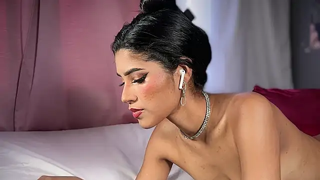 chiarabrielle00 online show from March 13, 2026, 5:52 pm