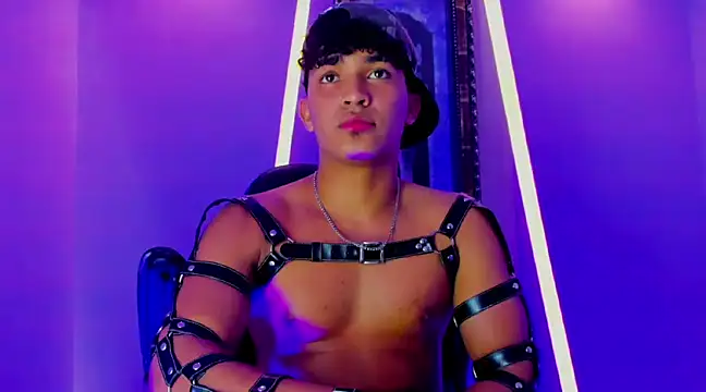 Snapshot of jamescurli_ chatting on December 15, 2024, 10:50 am jamescurli  online show from December 15, 2024, 10:50 am