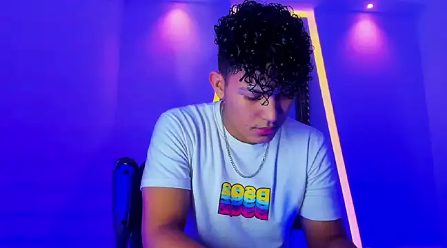 Snapshot of jamescurli_ chatting on December 20, 2024, 4:42 am jamescurli  online show from December 20, 2024, 4:42 am