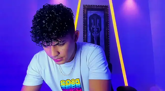 Snapshot of jamescurli_ chatting on December 20, 2024, 7:44 am jamescurli  online show from December 20, 2024, 7:44 am