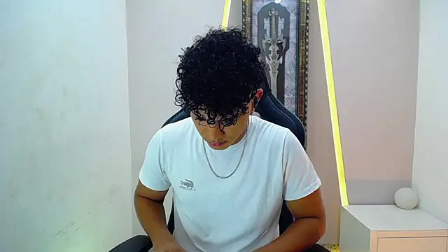 Snapshot of jamescurli_ chatting on January 10, 2025, 5:37 am jamescurli  online show from January 10, 2025, 5:37 am