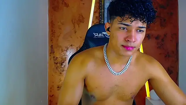 Snapshot of jamescurli_ chatting on February 1, 2025, 7:26 am jamescurli  online show from February 1, 2025, 7:26 am