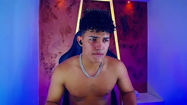 Snapshot of jamescurli_ chatting on February 2, 2025, 7:09 am jamescurli  online show from February 2, 2025, 7:09 am