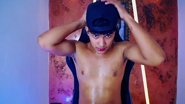 Snapshot of jamescurli_ chatting on February 13, 2025, 1:59 pm jamescurli  online show from February 13, 2025, 1:59 pm