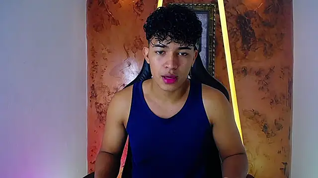 Snapshot of jamescurli_ chatting on February 17, 2025, 9:13 am jamescurli  online show from February 17, 2025, 9:13 am