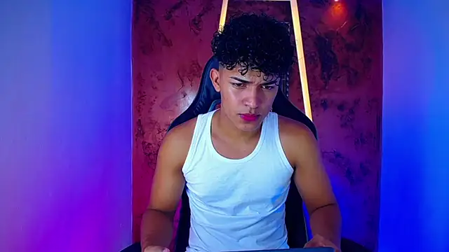 Snapshot of jamescurli_ chatting on February 21, 2025, 3:56 am jamescurli  online show from February 21, 2025, 3:56 am