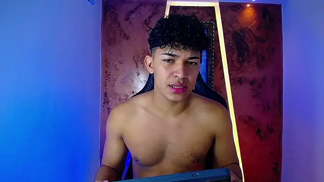 Snapshot of jamescurli_ chatting on February 24, 2025, 4:38 am jamescurli  online show from February 24, 2025, 4:38 am