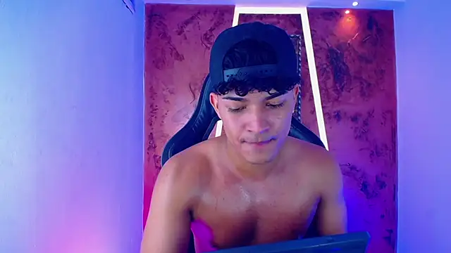 Snapshot of jamescurli_ chatting on February 25, 2025, 10:26 am jamescurli  online show from February 25, 2025, 10:26 am