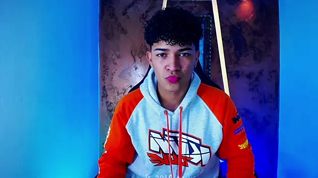 Snapshot of jamescurli_ chatting on February 27, 2025, 3:47 am jamescurli  online show from February 27, 2025, 3:47 am