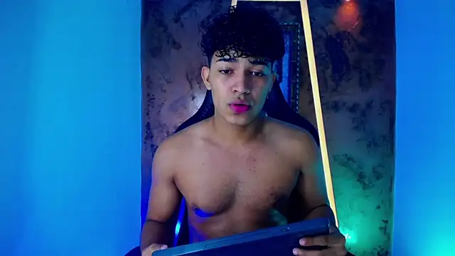 Snapshot of jamescurli_ chatting on March 1, 2025, 4:15 am jamescurli  online show from March 1, 2025, 4:15 am