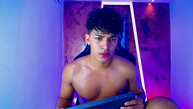 Snapshot of jamescurli_ chatting on March 1, 2025, 8:13 am jamescurli  online show from March 1, 2025, 8:13 am