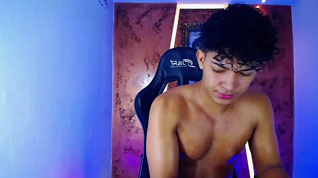 Snapshot of jamescurli_ chatting on March 3, 2025, 5:53 am jamescurli  online show from March 3, 2025, 5:53 am