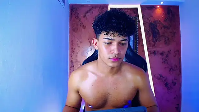 Snapshot of jamescurli_ chatting on March 3, 2025, 12:05 pm jamescurli  online show from March 3, 2025, 12:05 pm