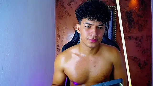 Snapshot of jamescurli_ chatting on March 7, 2025, 11:18 am jamescurli  online show from March 7, 2025, 11:18 am