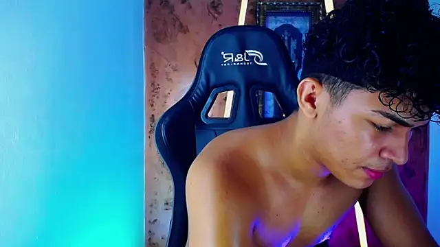 Snapshot of jamescurli_ chatting on March 11, 2025, 8:09 am jamescurli  online show from March 11, 2025, 8:09 am