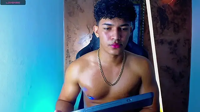 Snapshot of jamescurli_ chatting on March 22, 2025, 7:47 am jamescurli  online show from March 22, 2025, 7:47 am