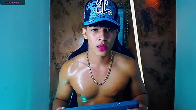 Snapshot of jamescurli_ chatting on March 23, 2025, 9:10 am jamescurli  online show from March 23, 2025, 9:10 am