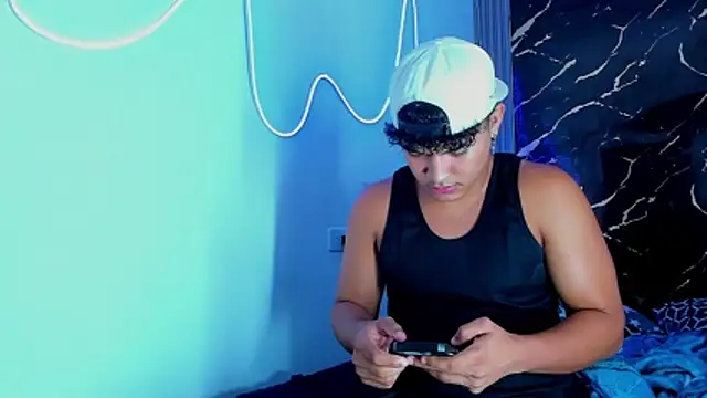 Snapshot of jamescurli_ chatting on October 20, 2025, 5:46 pm jamescurli  online show from October 20, 2025, 5:46 pm