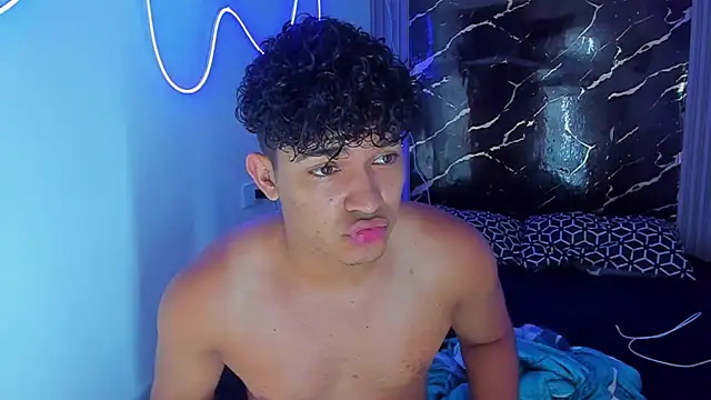 Snapshot of jamescurli_ chatting on October 24, 2025, 10:50 pm jamescurli  online show from October 24, 2025, 10:50 pm