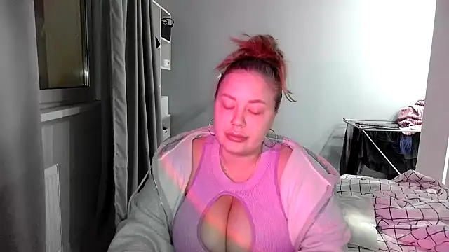 Snapshot of 96CHloe96 chatting on February 23, 2025, 4:02 pm 96CHloe96 online show from February 23, 2025, 4:02 pm