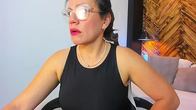 gipsela gomez online show from March 26, 2026, 6:02 pm