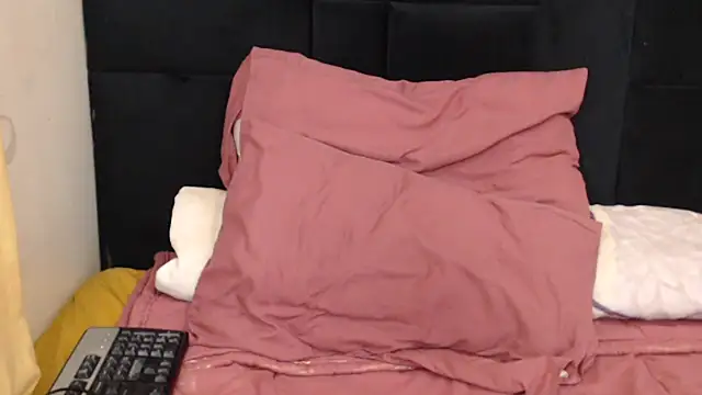 Busty-Londie online show from September 16, 2025, 5:47 pm