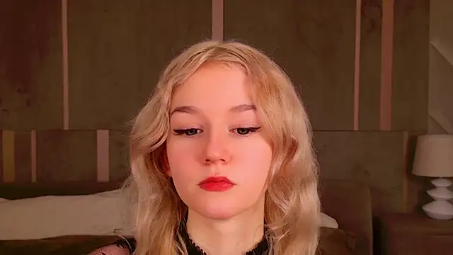 NaomiLoys online show from February 9, 2025, 5:11 pm