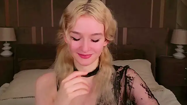 NaomiLoys online show from February 25, 2025, 3:20 am