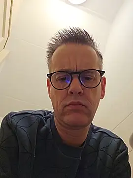 Hectorthyssen1 online show from February 1, 2026, 7:01 pm