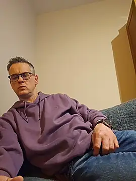 Hectorthyssen1 online show from April 5, 2026, 10:51 pm