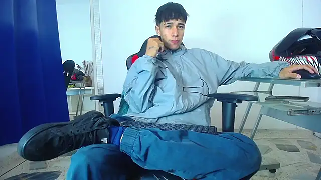 Zacktk7 online show from December 6, 2024, 11:14 pm