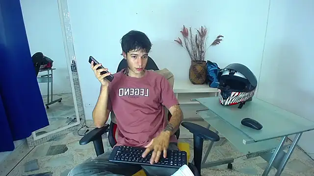 Zacktk7 online show from January 27, 2025, 5:04 pm