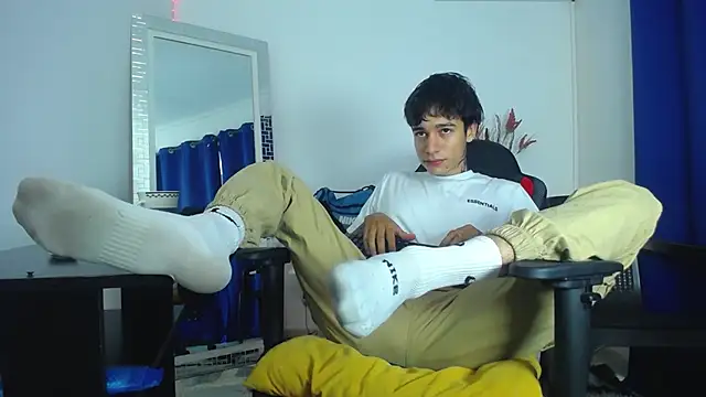 Zacktk7 online show from February 5, 2025, 8:35 pm