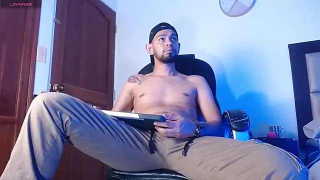 Bedobigcock online show from March 18, 2025, 4:37 am