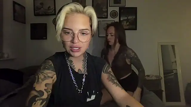 Snapshot of Alexandersonxo chatting on October 10, 2025, 8:52 pm Alexandersonxo online show from October 10, 2025, 8:52 pm