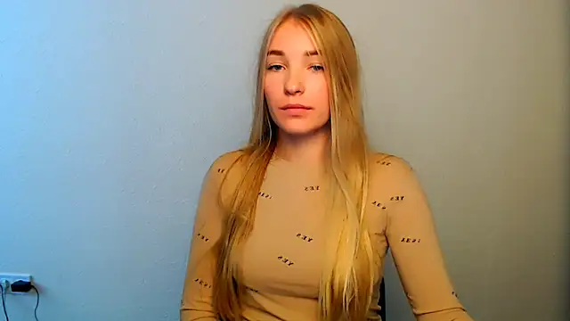 Queen ofLove online show from October 12, 2025, 11:42 am