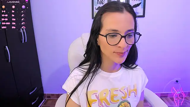 Snapshot of mariaan_m_ chatting on January 4, 2025, 11:27 pm mariaan m  online show from January 4, 2025, 11:27 pm