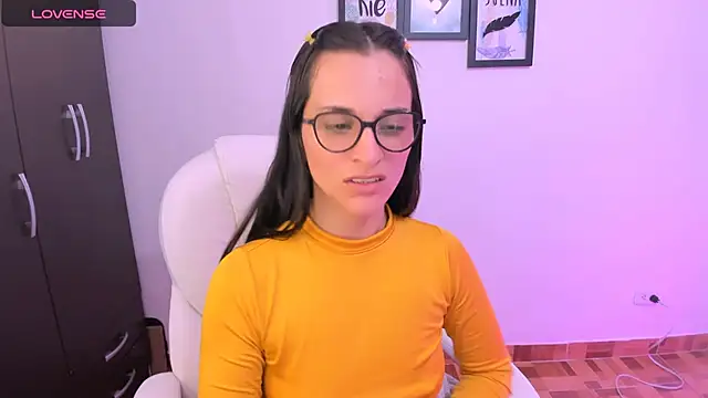 Snapshot of mariaan_m_ chatting on February 11, 2025, 11:44 pm mariaan m  online show from February 11, 2025, 11:44 pm