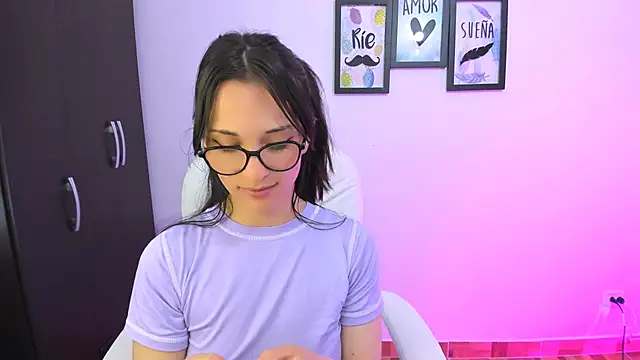 Snapshot of mariaan_m_ chatting on February 15, 2025, 1:42 am mariaan m  online show from February 15, 2025, 1:42 am