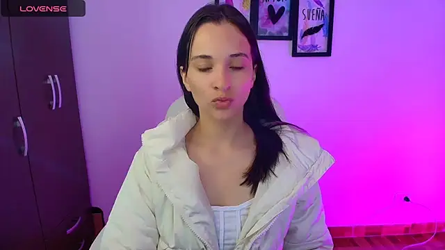 Snapshot of mariaan_m_ chatting on February 18, 2025, 11:00 am mariaan m  online show from February 18, 2025, 11:00 am
