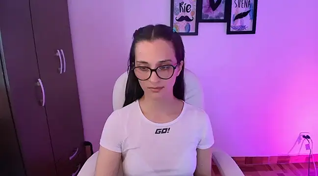 Snapshot of mariaan_m_ chatting on March 6, 2025, 10:58 pm mariaan m  online show from March 6, 2025, 10:58 pm