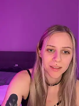 lunawolf21 online show from January 17, 2025, 8:13 am