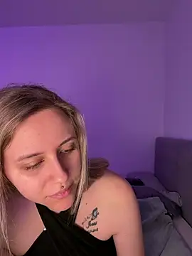 lunawolf21 online show from March 2, 2026, 7:48 am