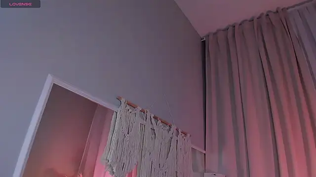 Kim Oberlin  online show from March 4, 2025, 9:40 am