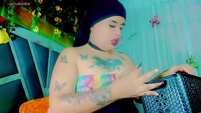 nauthyvalentina online show from June 5, 2026, 11:32 pm