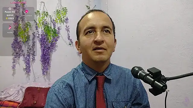 yazforeSolo online show from September 23, 2025, 2:42 pm