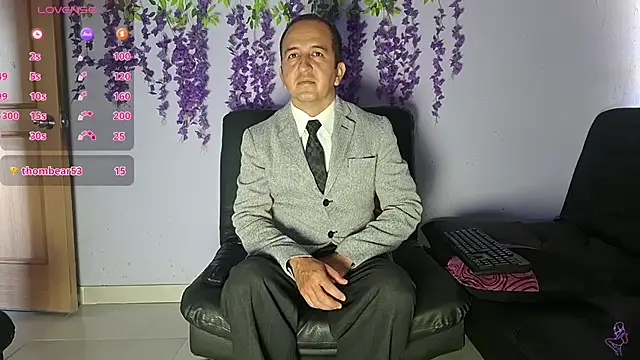 yazforeSolo online show from February 11, 2026, 2:33 pm